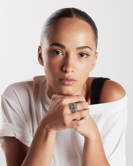 ANILLO CHEVALIER HERENCIA DE PLATA CON CRUX DE PIEDRAS NEGRAS