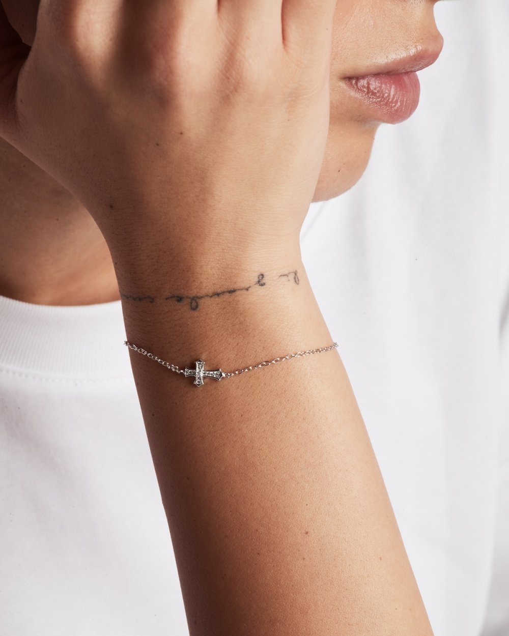 BRACALET CROIX GOTHIQUE EN ARGENT...