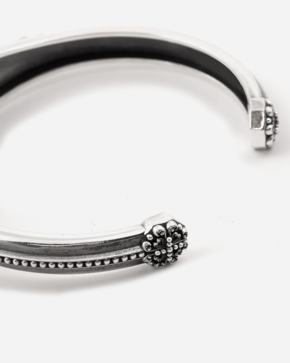 BRACELET RIGIDE GOTHIQUE ALMA EN...