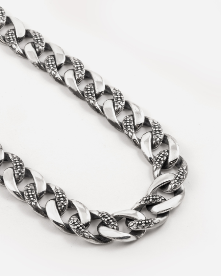 COLLAR GRUMETTE CON TEXTURE GÓTICA ALTERNA SUERTE DE PLATA