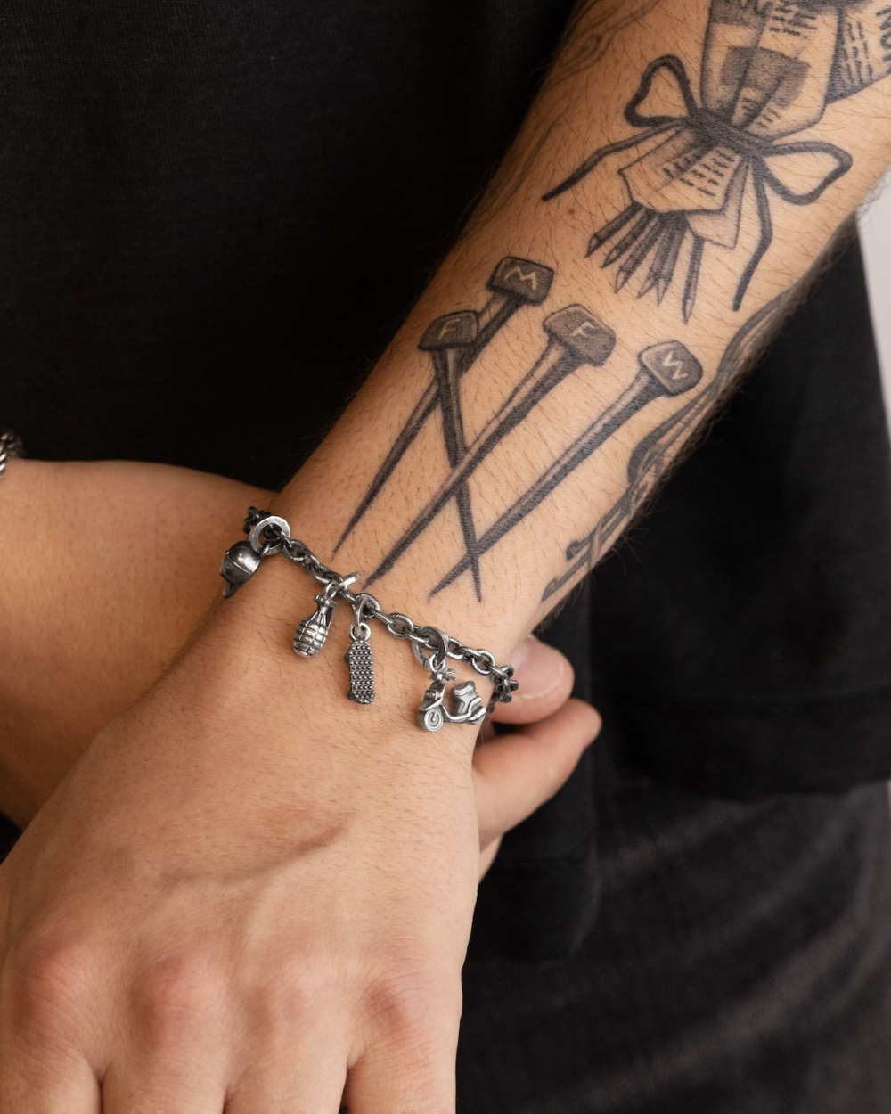 CIONDOLO MINI CHARM PILLOLA IN ARGENTO