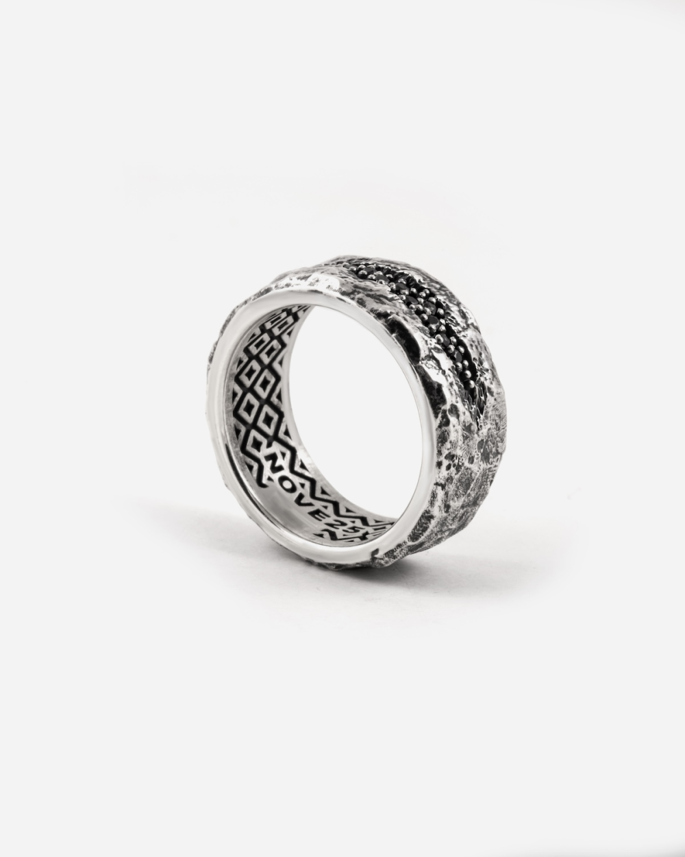 MATERIC BAND RING WITH BLACK STONES