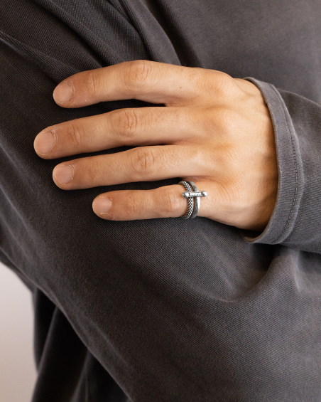 DOTTED AND PLAIN PIERCING RING WITH STONE
