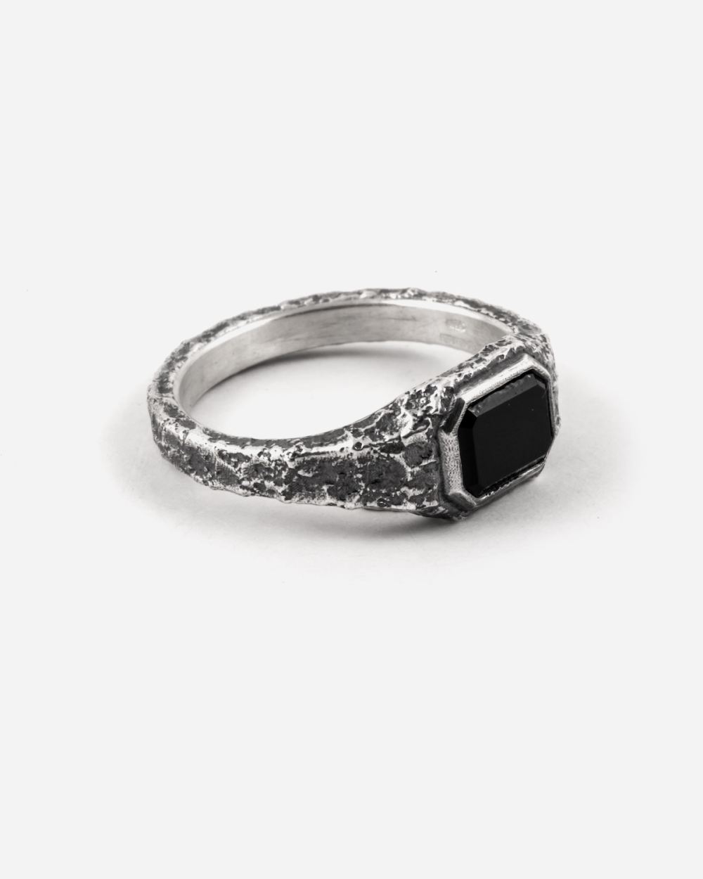 MATERIC SIGNET RING WITH BLACK STONE