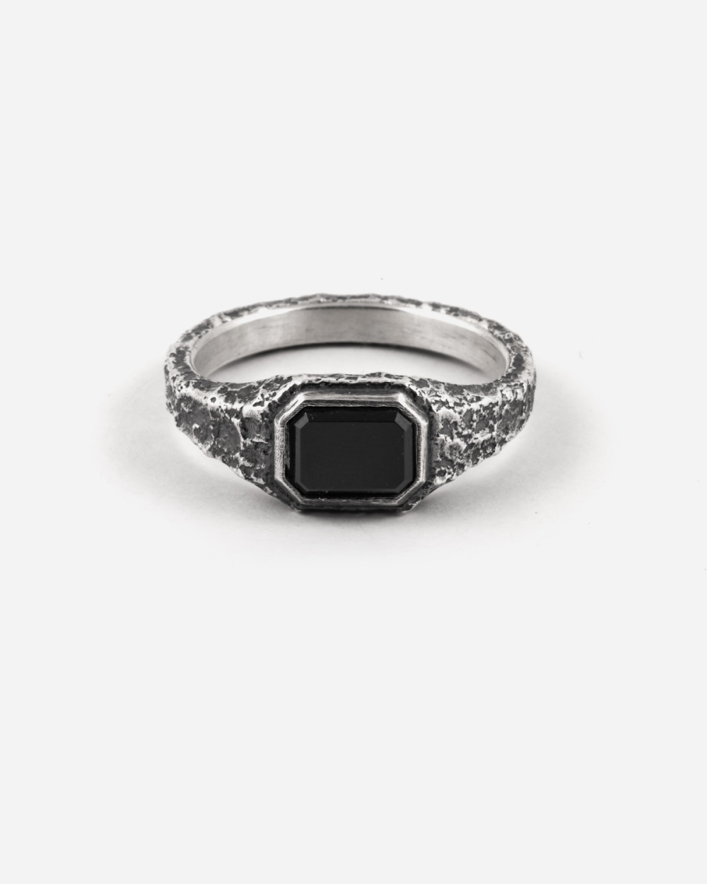 MATERIC SIGNET RING WITH BLACK STONE